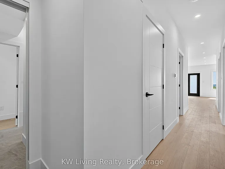 484 Westmount Ave — Photo 30