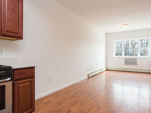 3rd image of 183 Chauncey St #1
