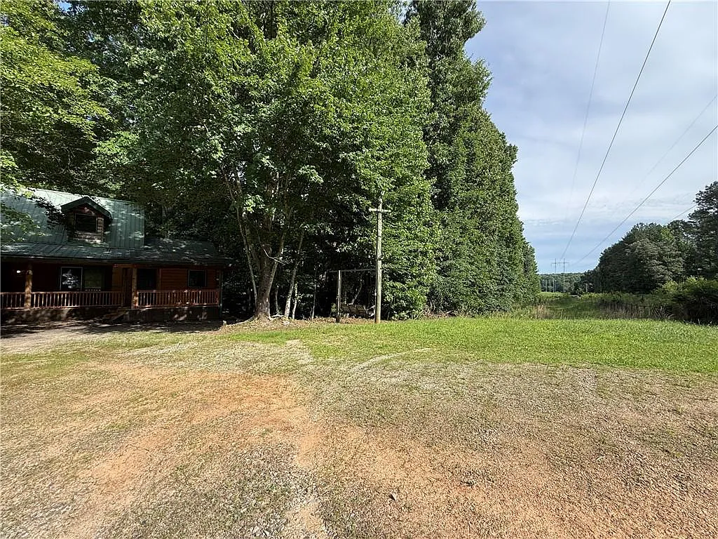 3 bed, 2.0 bath, 2040 sqft, $2,500 — Photo 2