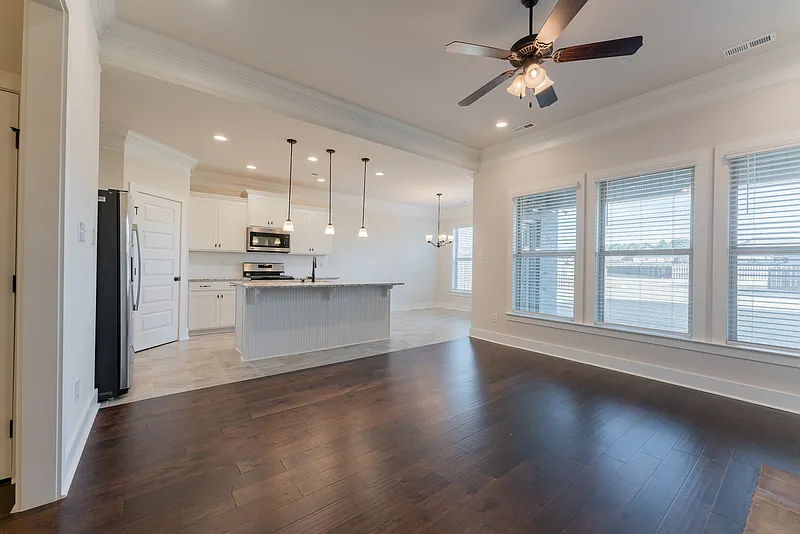3 bed, 2.0 bath, 1645 sqft, $1,950 — Photo 4