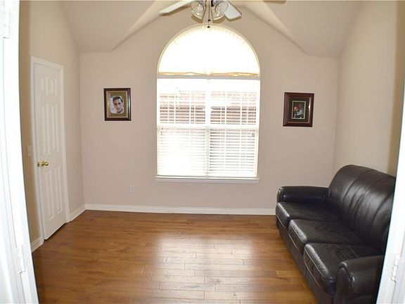 3rd image of 4572 Oak Shores Dr
