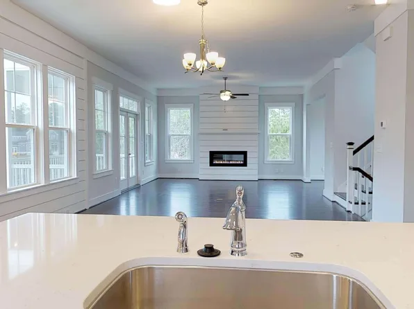 1804 Rockwood Dr, Chesapeake, VA 23323