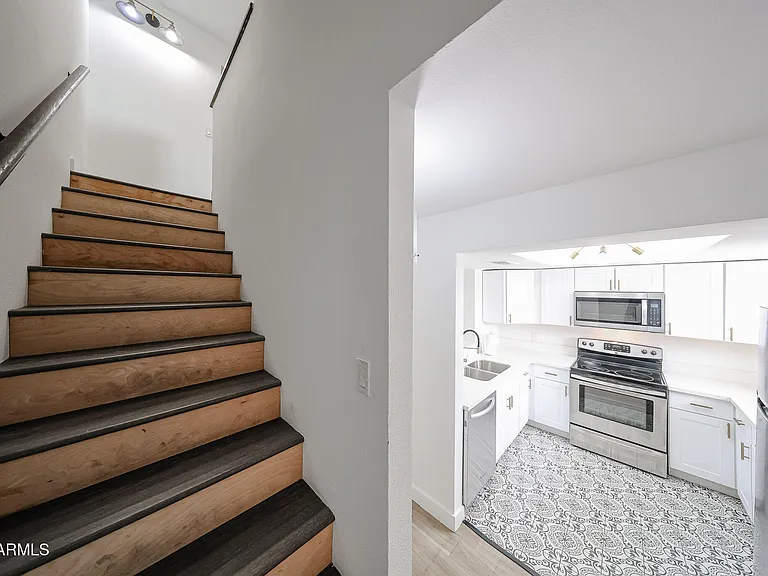 812 W 14th St — Photo 24