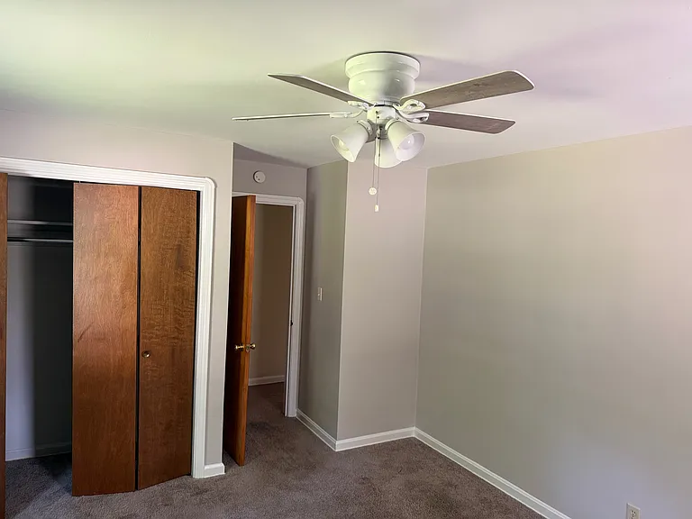 511 E Royalton Rd — Photo 14