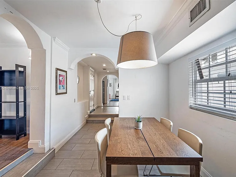 1428 SW 11th Ter — Photo 11
