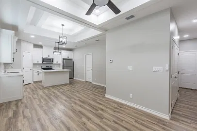 820 E Cedar Ave — Photo 4