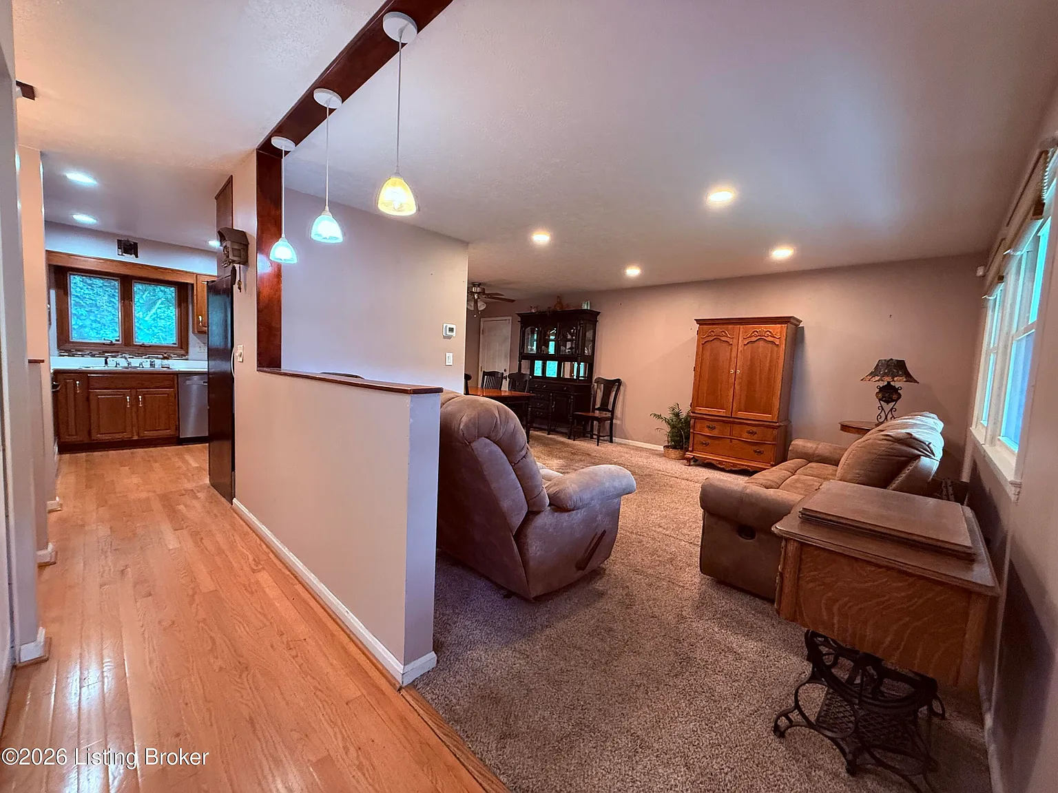 4 bed, 2.5 bath, 1924 sqft, $2,195 — Photo 3