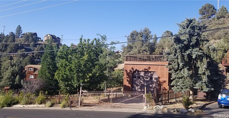 1st image of 2032 Woodland Dr