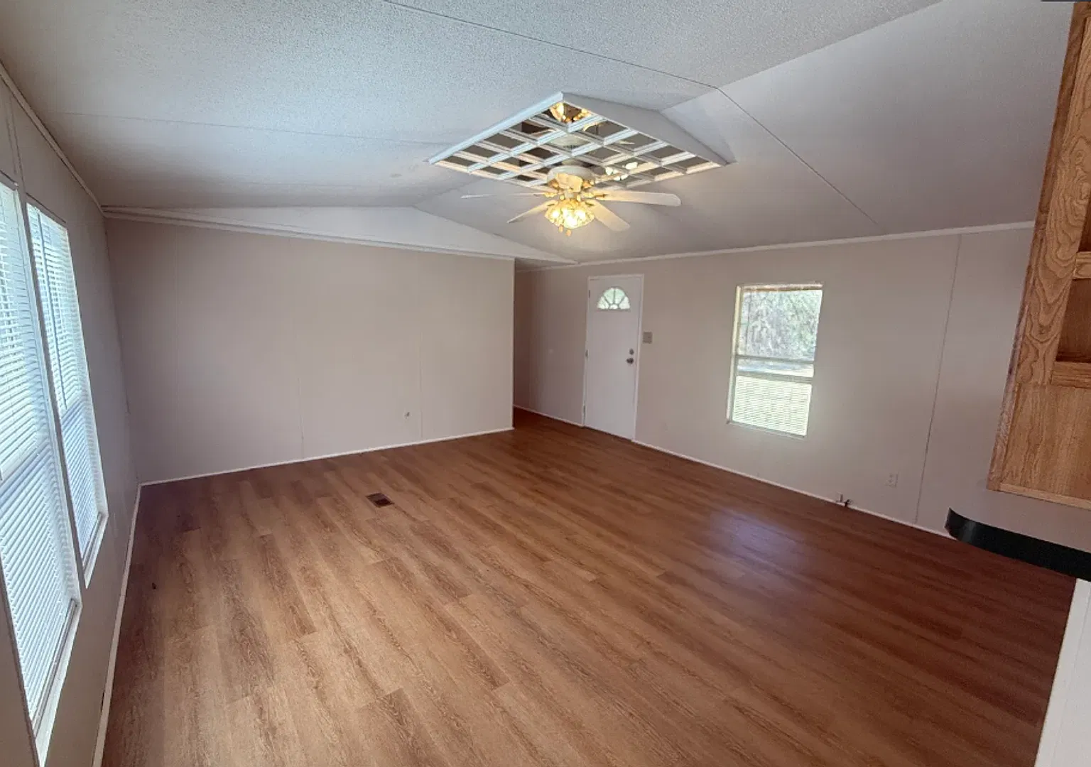 Charming Country Living 3BR, 2BA Home with Acreage — Photo 3