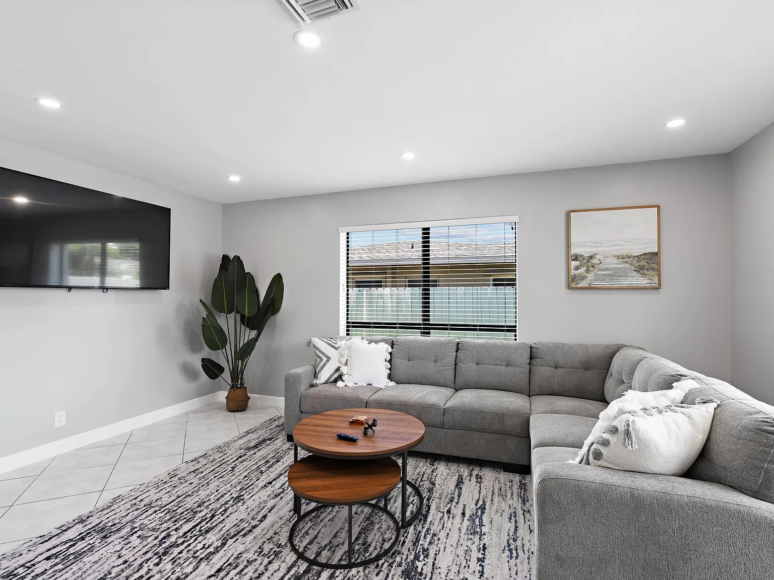 3 bed, 2.0 bath, 1300 sqft, $4,500 — Photo 4