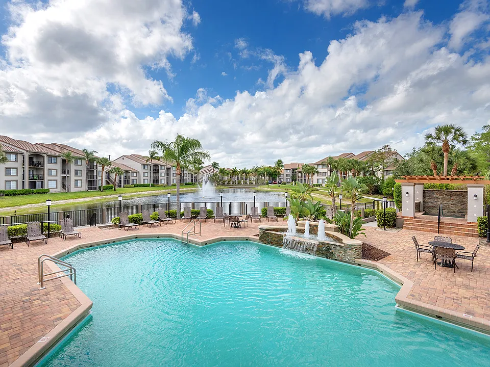 La Costa Apartments