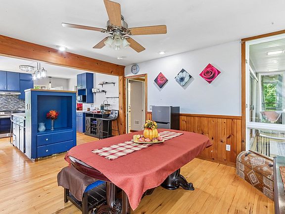3rd image of 10616 Fesenfeld Rd