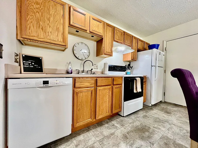242 Overbrook Dr — Photo 10
