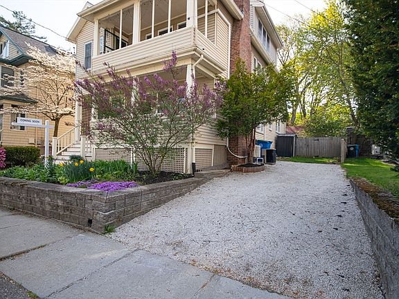 3rd image of 14 Leslie Rd #14