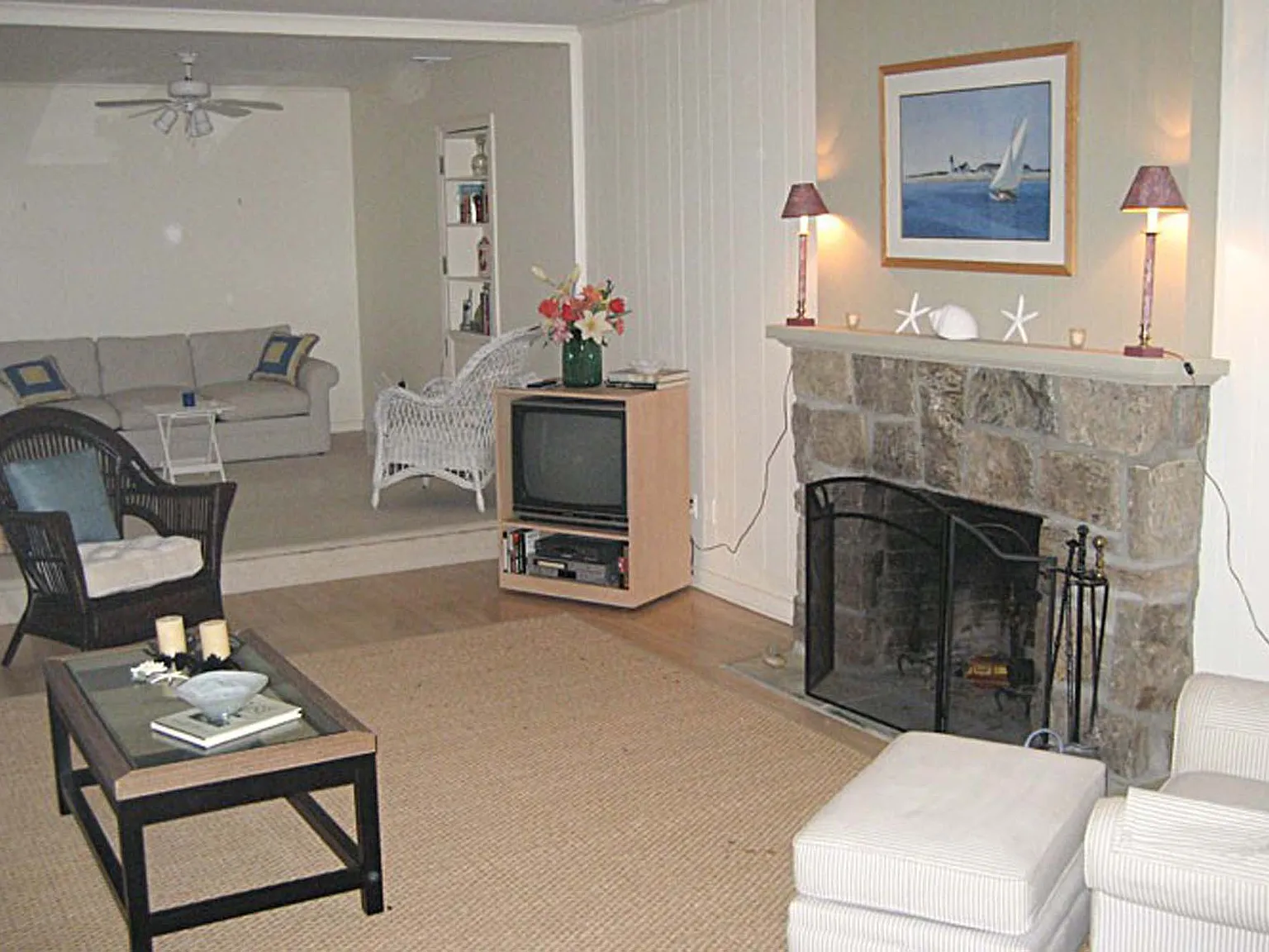 Charming Single-Level Escape by the Bay — Photo 3