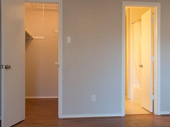 Master Bedroom Walk In Closet