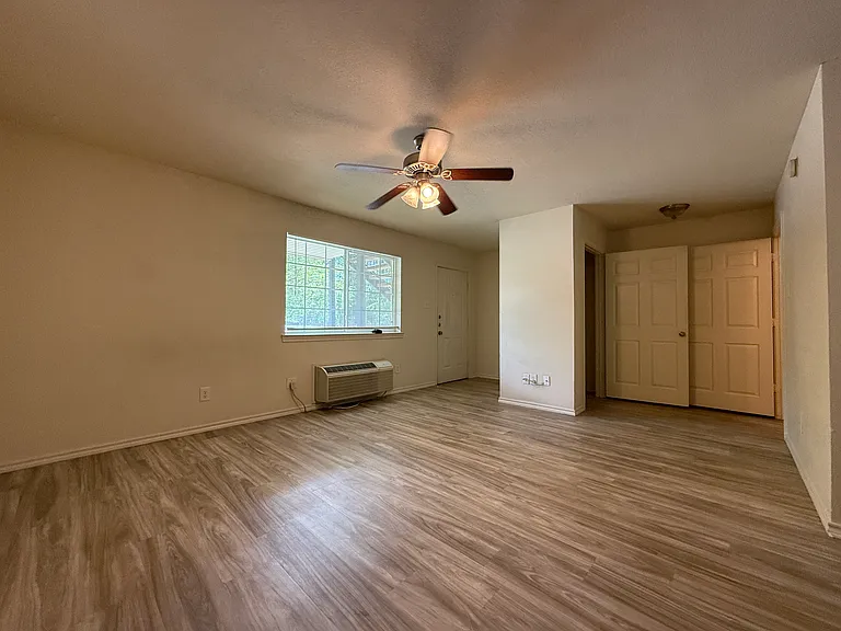 630 Schmitz Ave #5 — Photo 5