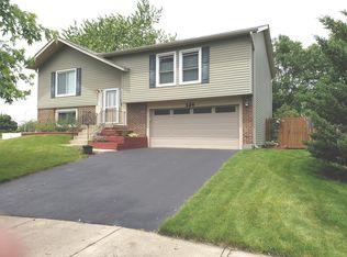 124 Farm Gate Ln, Bolingbrook, IL 60440