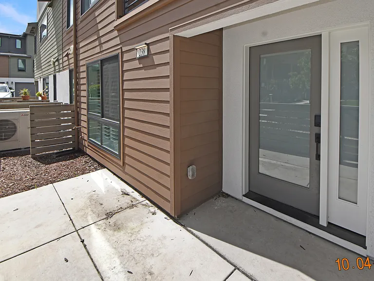 238 Avant Pl — Photo 2