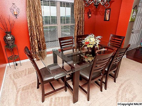 3rd image of 100 Cozy Oak Cir