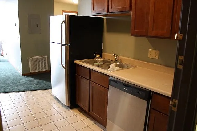 2 bed, 750 sqft, $875 — Photo 3