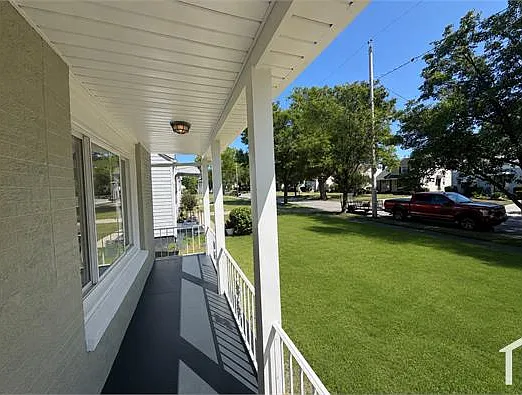 15709 Biltmore Ave — Photo 2