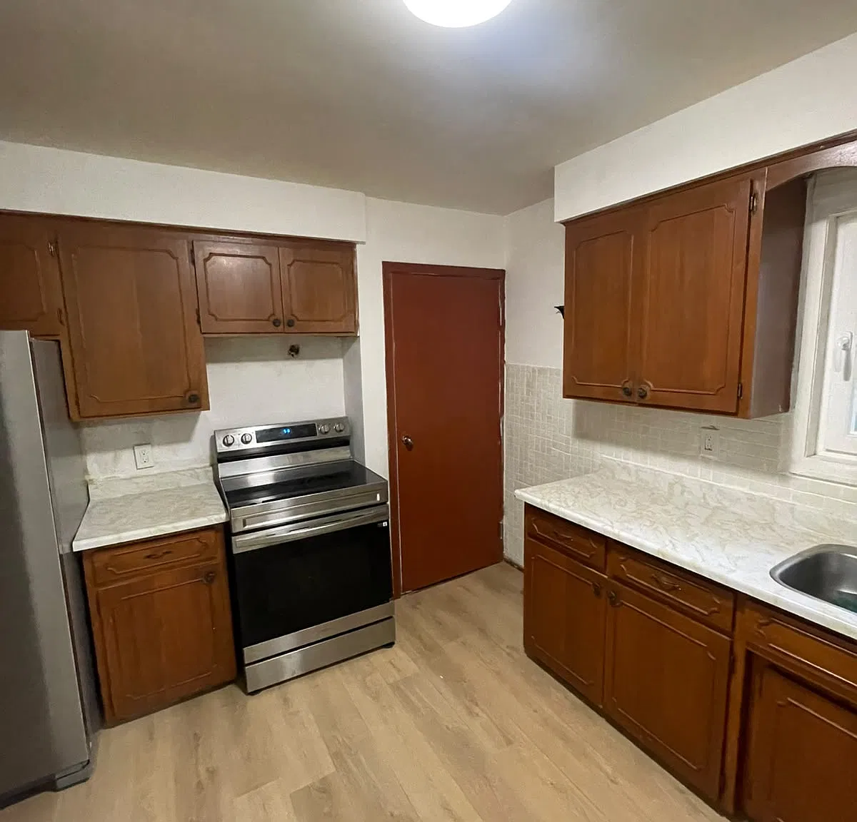 3 bed, 1100 sqft, $2,200 — Photo 4