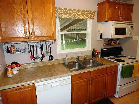 5th image of 1034 Chelsea Ave