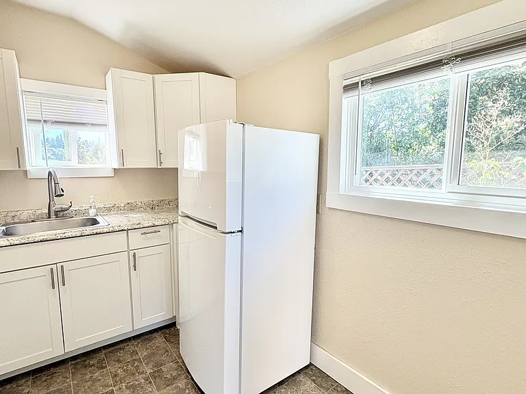 1548 Elizabeth Ave #6 — Photo 6