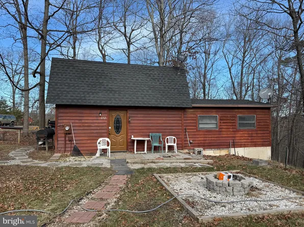692 Plum Tree Ln, Berkeley Springs, WV 25411