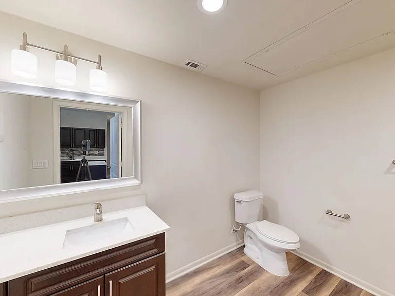 Residences at the Domain — Photo 41
