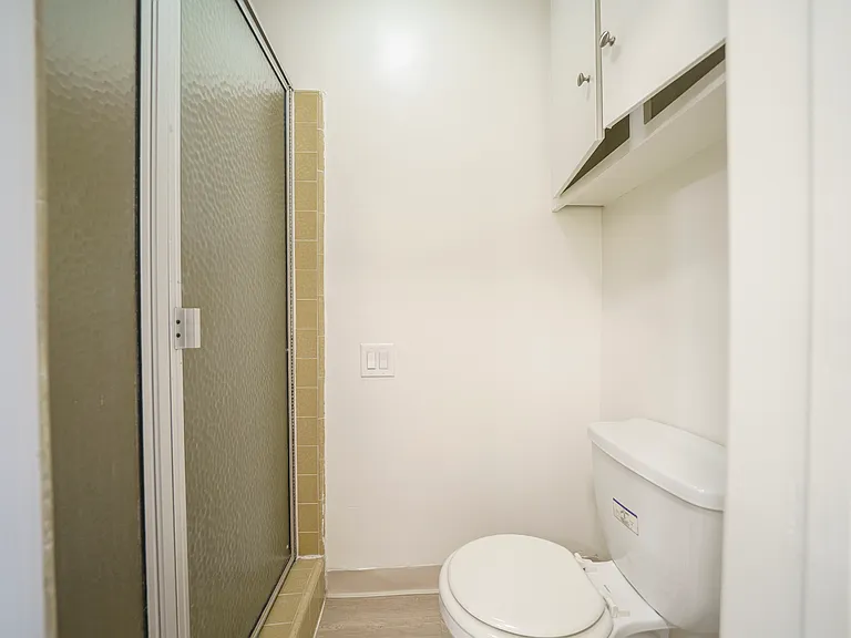 Harvard Apartments — Photo 18