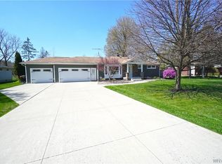 1244 Greenfield Dr, Alden, NY 14004