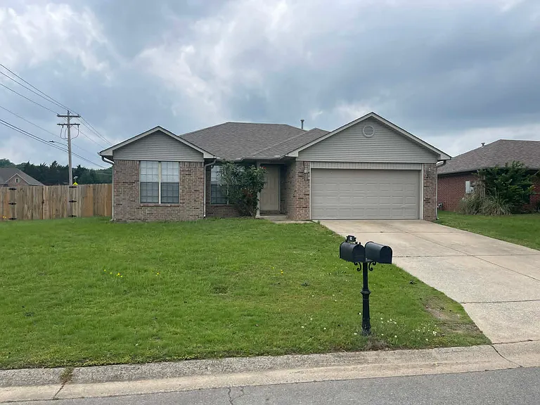 805 Brownstone Dr — Photo 1