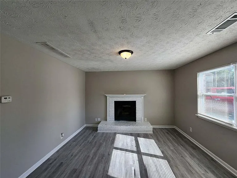 1653 Pinedale Cir NW — Photo 3