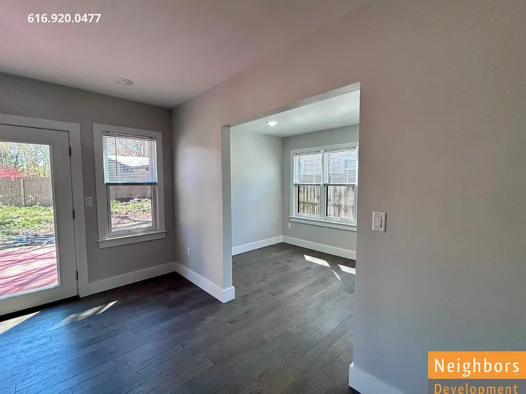 2390 Crestview Dr SW — Photo 10
