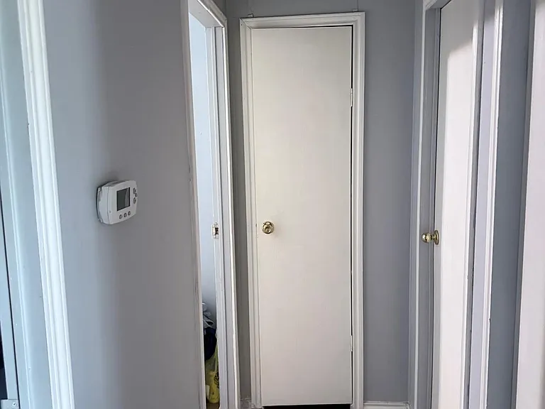passage for other 2 rooms