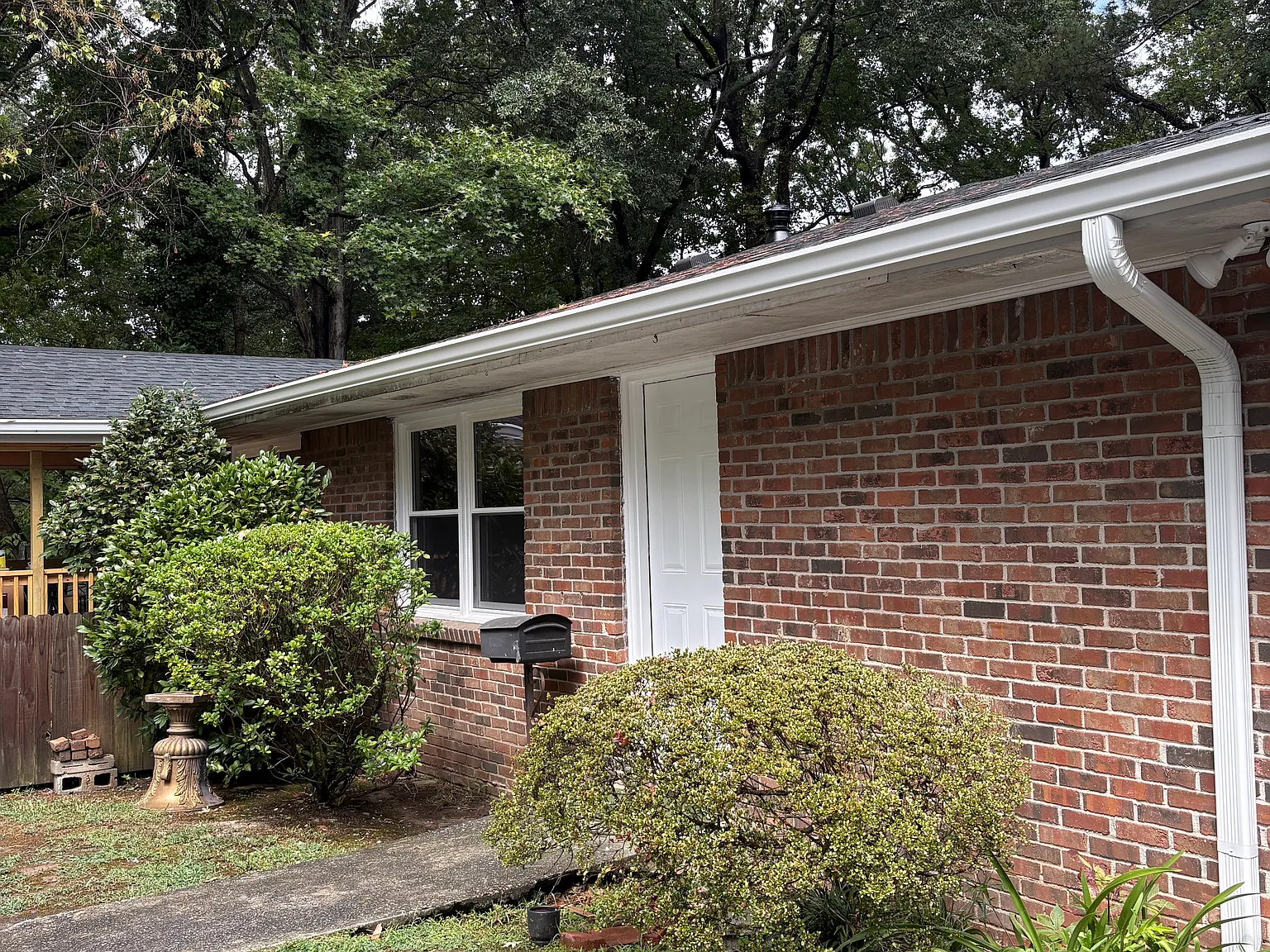 2 bed, 700 sqft, $2,000 — Photo 3