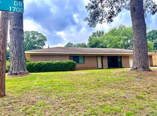 1701 Live Oak Dr, Longview, TX 75601