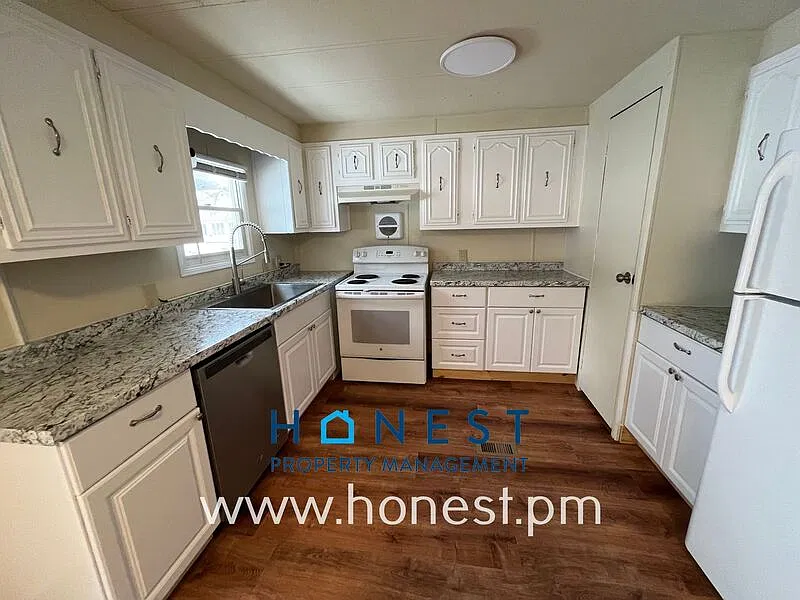 3 bed, 2.0 bath, 1104 sqft, $1,850 — Photo 1