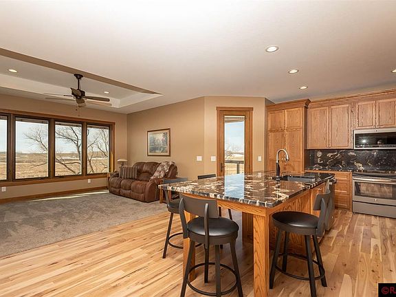 4th image of 260 Oak Dr
