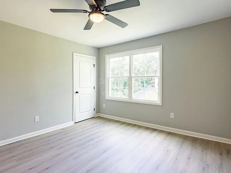 400 Gallery Ln #B-5 — Photo 5