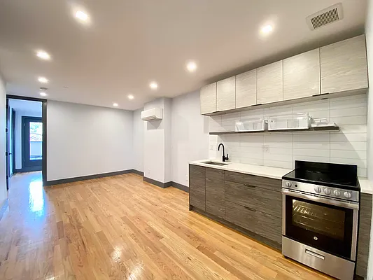 Rented by Bruma Realty LLC | media 8