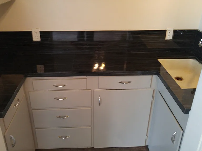 724 NW Broadway St #1-10 — Photo 4