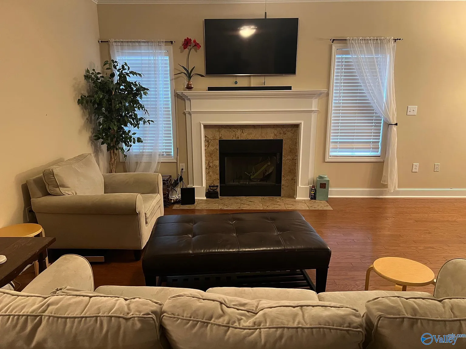 3 bed, 3.0 bath, 2061 sqft, $2,000 — Photo 4