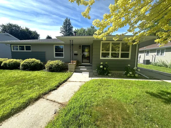 1002 Poplar Ave, Marshall, MN 56258