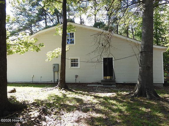 3rd image of 112 Fairlane Road
