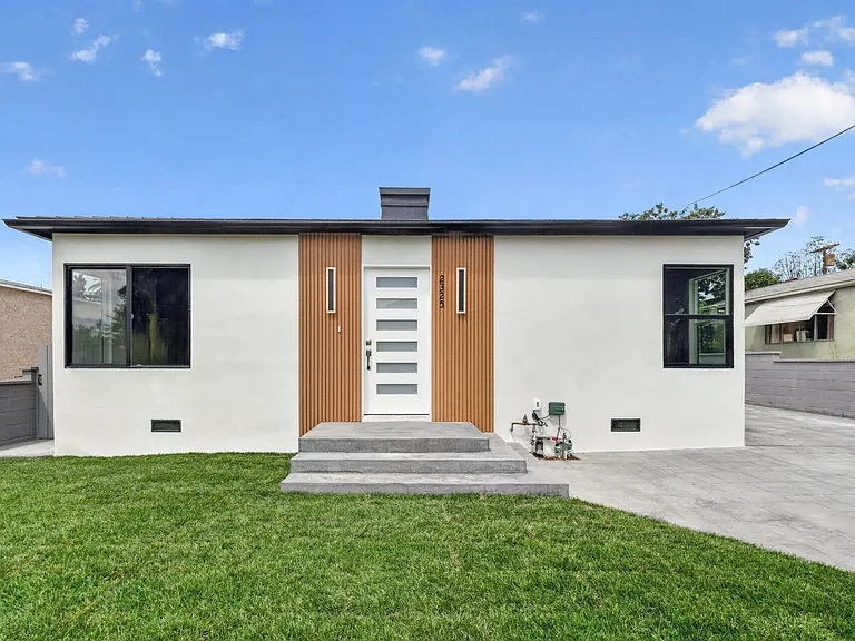 2325 N Naomi St — Photo 6