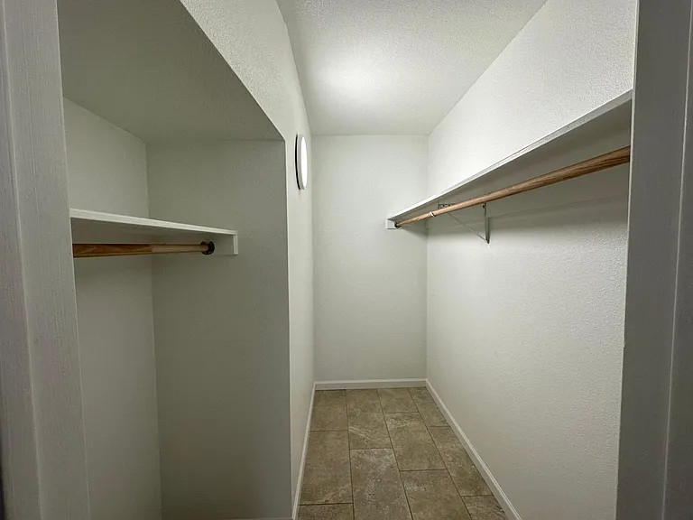 2121 Swanson Ave — Photo 9