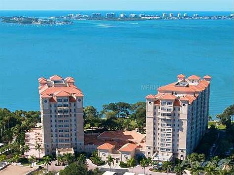 3rd image of 1301 N Tamiami Trl APT 414